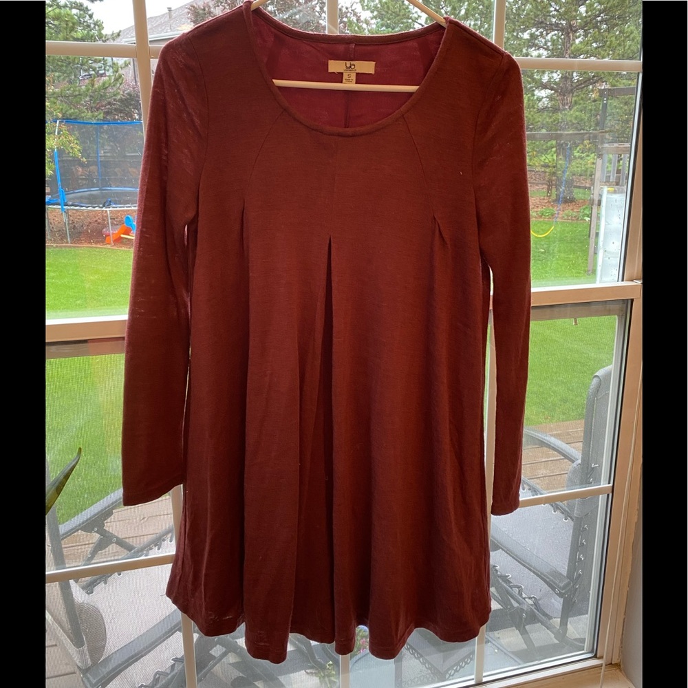 Women’s short long sleeve dress